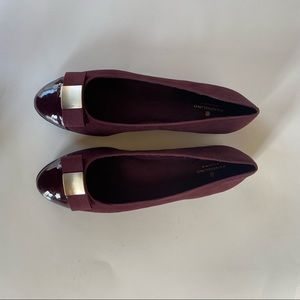 Bandolino Women's Ballet Flat With Cap Toe And Bow Detailing